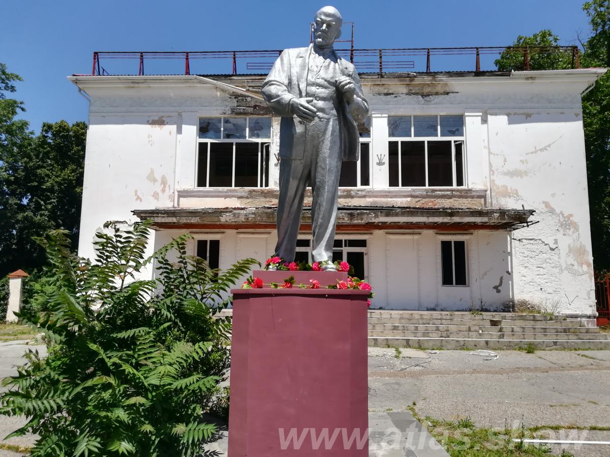 Памятник прошлому и настоящему. телефон 7 купить на сайте объявления Кропоткин онлайн