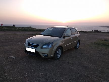 Аренда прокат автомобиля Kia Rio 1.4 автомат  Армавир