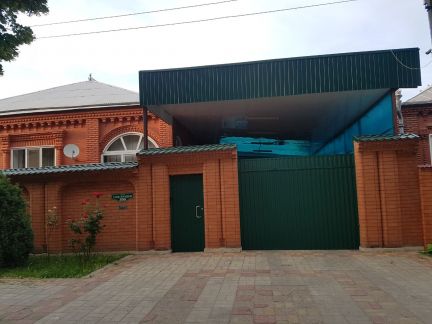 Дом 270м кв. на участке 6.6 сот.  Армавир