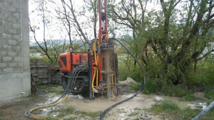 Бурение скважин малогабаритной установкой  Армавир