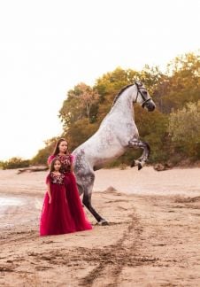 Фотосессии с лошадью. Верховая езда для детей  Армавир