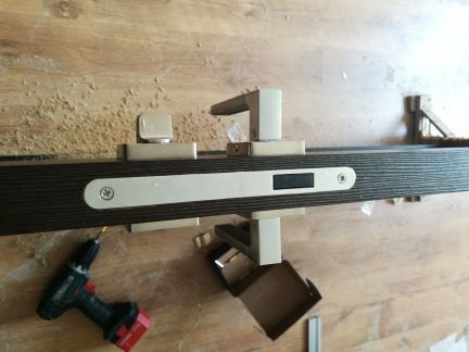 Установка межкомнатных дверей  Армавир