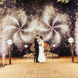 Свадебные дорожка из фонтанов и салют  Армавир
