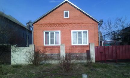 Дом 90м кв. на участке 8 сот.  Армавир