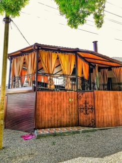 Дом 140м кв. на участке 6 сот.  Армавир