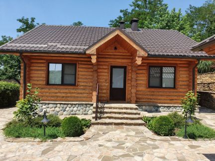 Коттедж 80м кв. на участке 10 сот.  Армавир