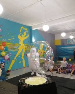 Шоу гигантских мыльных пузырей  Армавир