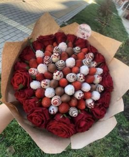 Клубника в шоколаде букеты и наборы  Армавир