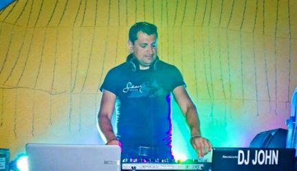 Ди-Джей Музыкант на свадьбу праздники вечеринки  Армавир