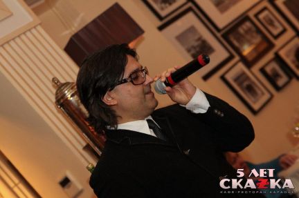 Музыкант певец в различных стилях на многих языках  Армавир