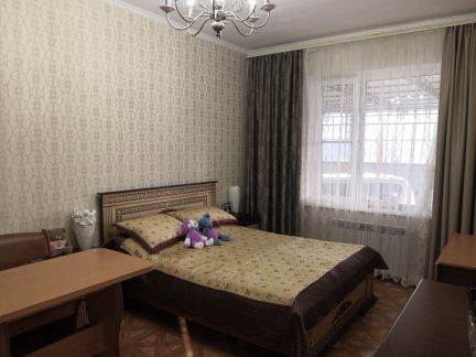 Дом 90 м кв. на участке 6.2 сот.  Армавир