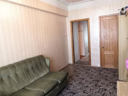 Продам 3х-комнатную квартиру, 90 м кв., 3/4 эт.  Армавир