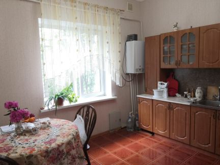 Дом 60 м кв. на участке 3 сот.  Армавир