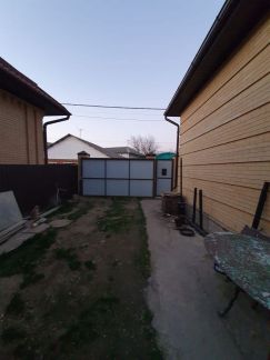 Дом 143 м кв. на участке 3 сот.  Армавир